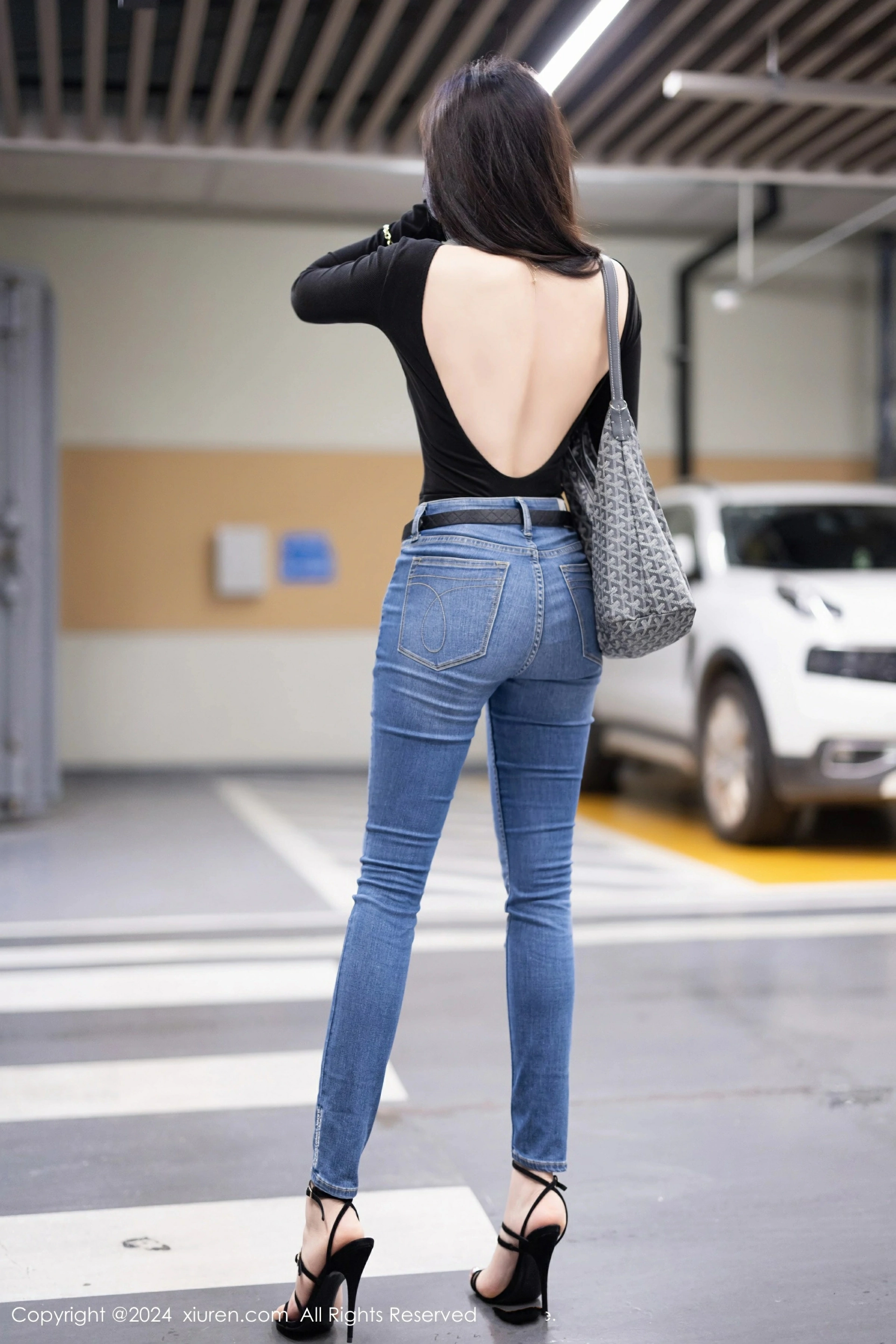 [XiuRen秀人网] 2024.04.12 No.8385 徐莉芝Booty 黑色露背上衣 性感写真 [92+1P]