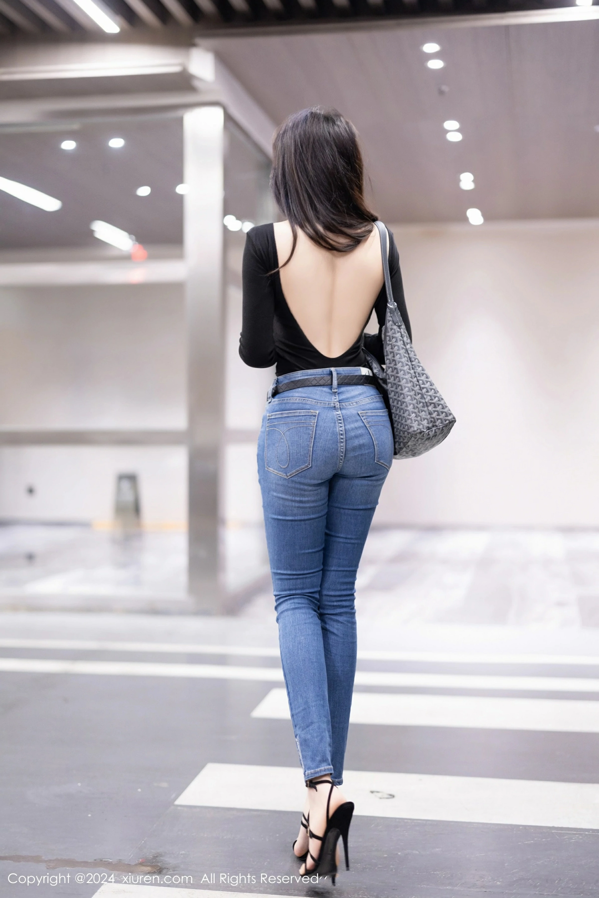 [XiuRen秀人网] 2024.04.12 No.8385 徐莉芝Booty 黑色露背上衣 性感写真 [92+1P]